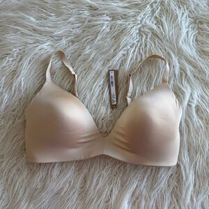 Skims Wireless Form T-shirt Bra Sand Size 38D